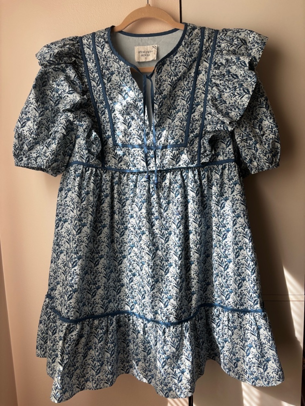 Tuckernuck Blue Floral Mini Dress Medium Coastal Grandmillennial Puff Sleeve - Picture 2 of 3